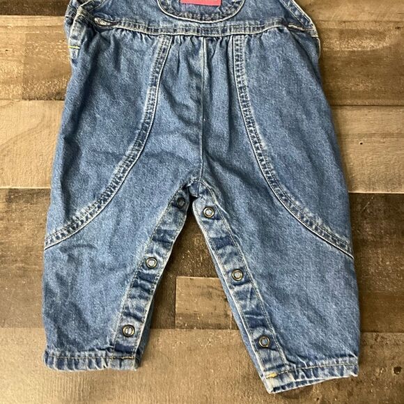 Vintage OshKosh B’gosh Girls Overalls Size 6/9 Months - Picture 8 of 10